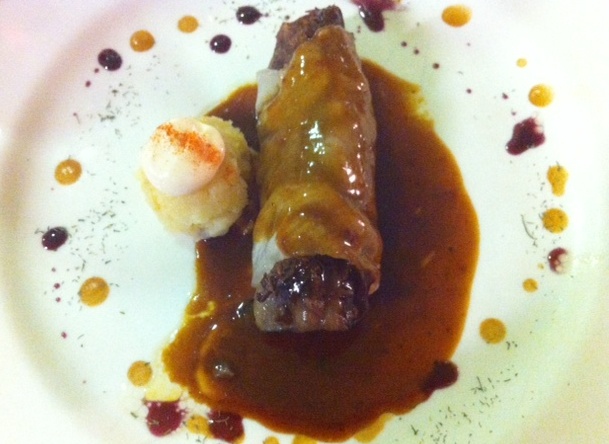 Circulo de Zamora en Zamora Canelón de tocino blanco y morcillo de ternera alistana en salsa de soja